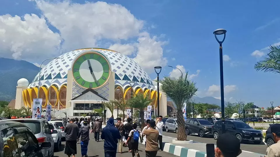 Masjid Raya Baitul Khairaat Palu Siapkan 1.000 Takjil Harian